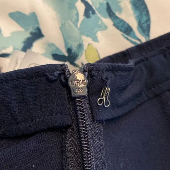 Abercrombie & Fitch navy blue mini skirt - Picture 2 of 3